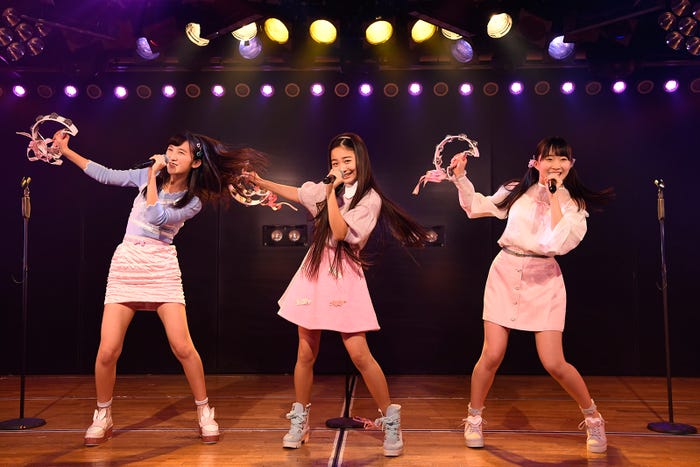 長友彩海、道枝咲、山根涼羽/16期研究生初日公演(C)AKS
