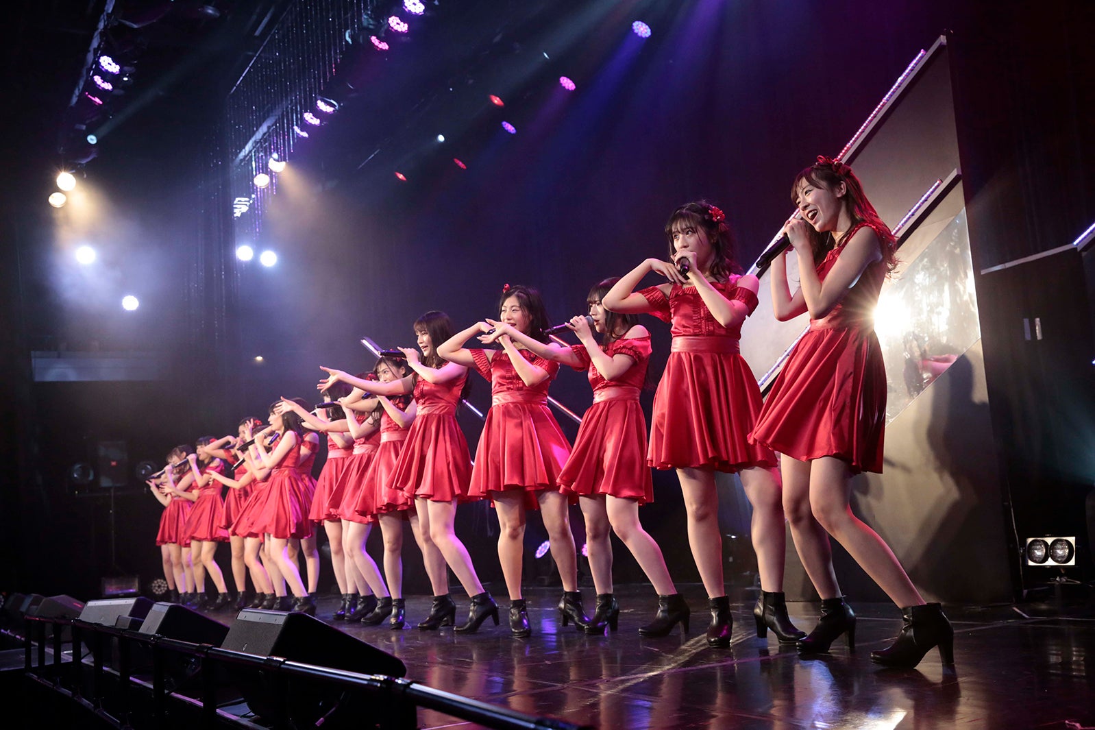 HKT48ひまわり組「誘惑のガーター」公演（C）AKS