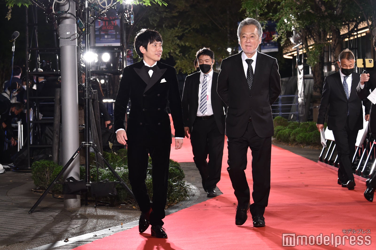 二宮和也、瀬々敬久監督（C）モデルプレス