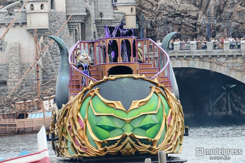 マレフィセント、クラリス／「ザ・ヴィランズ・ワールド」