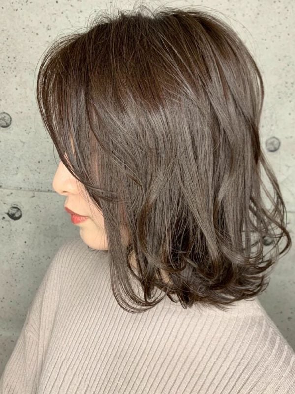 ミルクティーベージュ 暗めの髪色選 ブリーチなしでも大人おしゃれにキマる モデルプレス