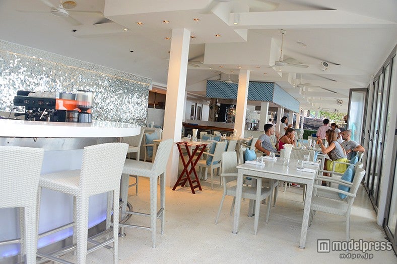 オールホワイトのインテリアがとっても爽やか