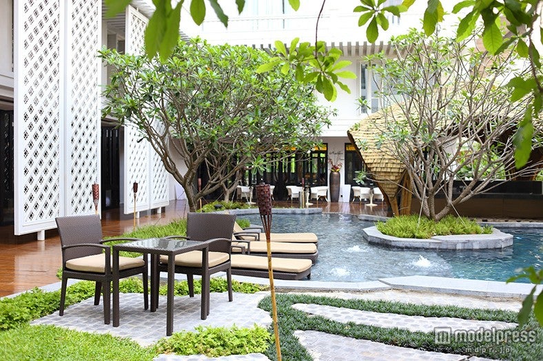 緑溢れる癒しのプール