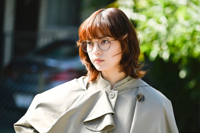 平手友梨奈「うちの弁護士は手がかかる」より(C)フジテレビ