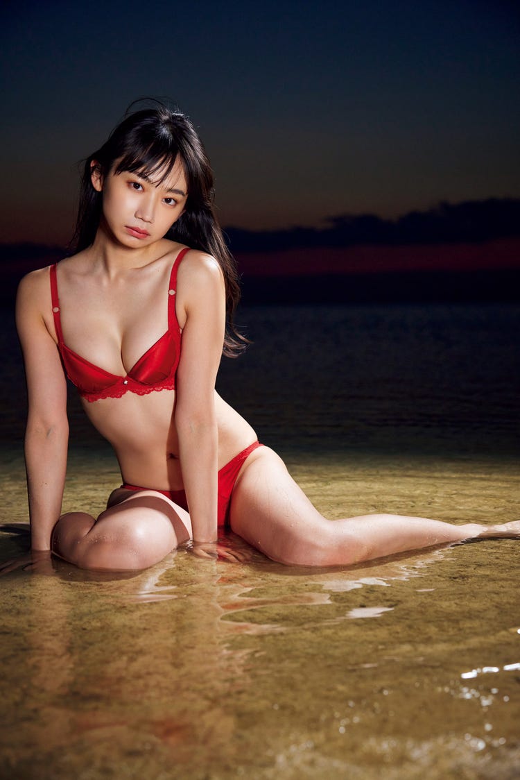 本間日陽　水着 