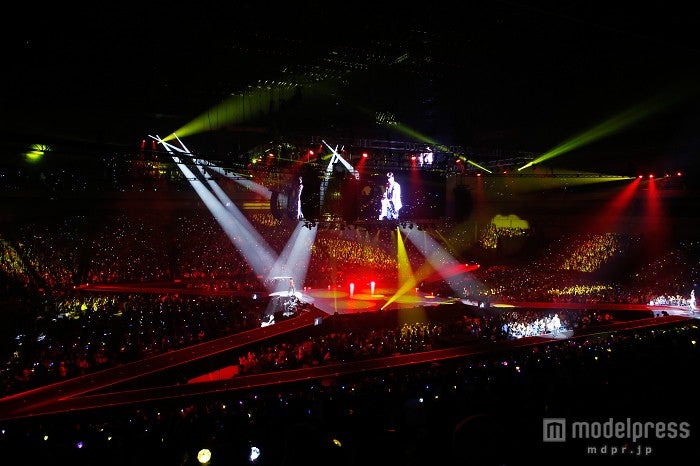 360度ファンに囲まれた「2PM Hottest Japan New Year’ s Party 2015 “OLD BOY vs YOUNG BOY”」イベントの様子