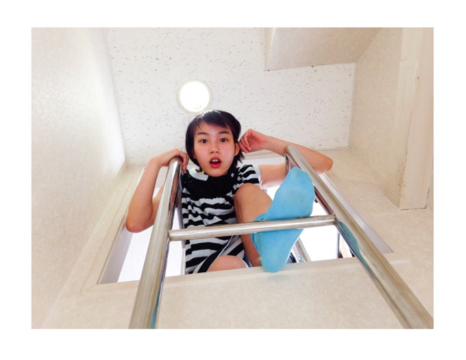 能年玲奈、美脚チラリのSEXYショット披露「ワクワクします」／能年玲奈オフィシャルブログ（yaplog）より