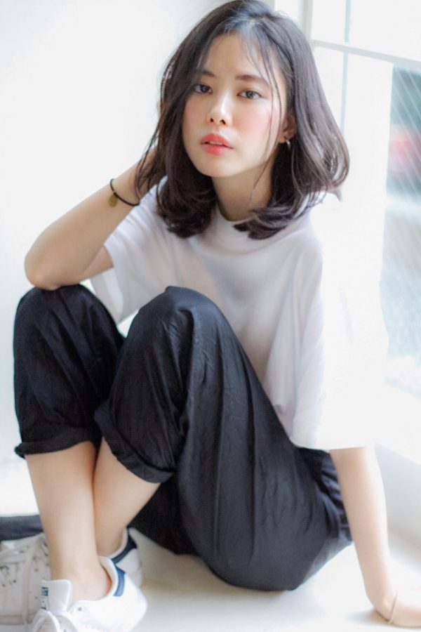 ミディアム女子が魅せるかっこいい髪型って 大人が演出するクールなおしゃれヘア モデルプレス