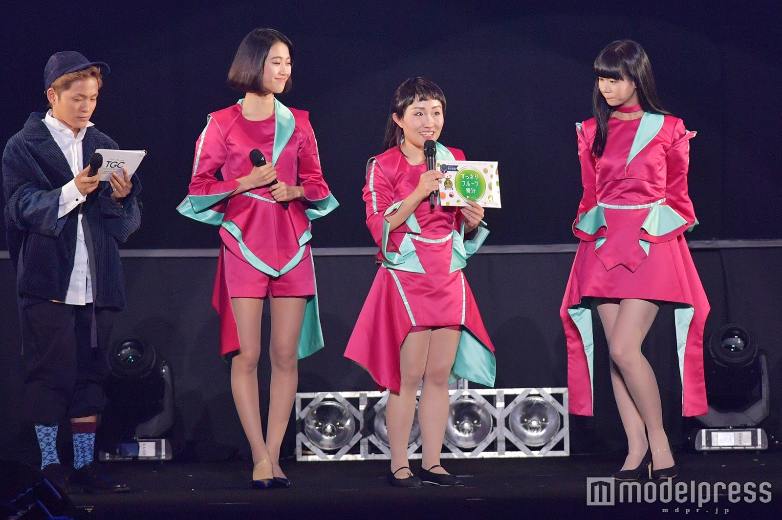 キンタロー。（中央） （C）モデルプレス
（C）モデルプレス