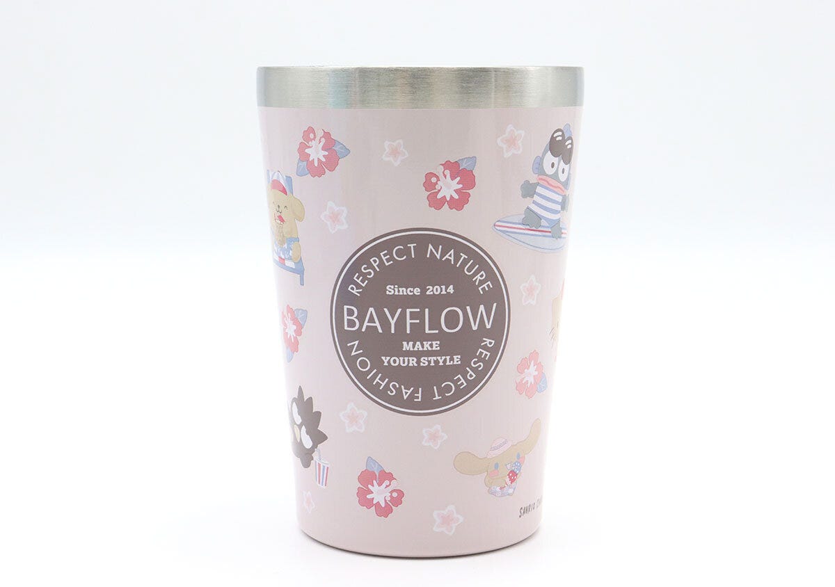 BAYFLOWロゴと日焼けサンリオキャラが描かれたピンクタンブラー BAYFLOWロゴと日焼けサンリオキャラが描かれたピンクタンブラー