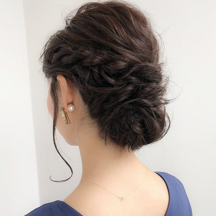 悩めるミディアムさんの結婚式ヘアはコレ かわいいアレンジ集 モデルプレス