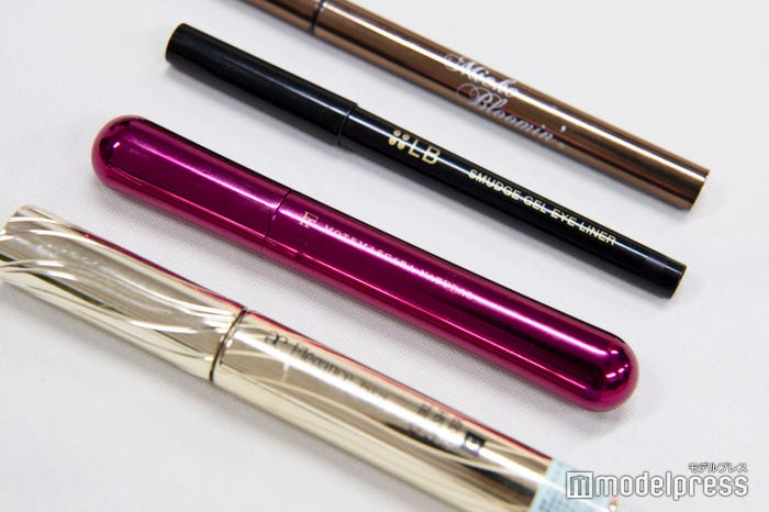 村瀬紗英のアイメイクアイテム(マスカラ&アイライナー) (C)モデルプレス