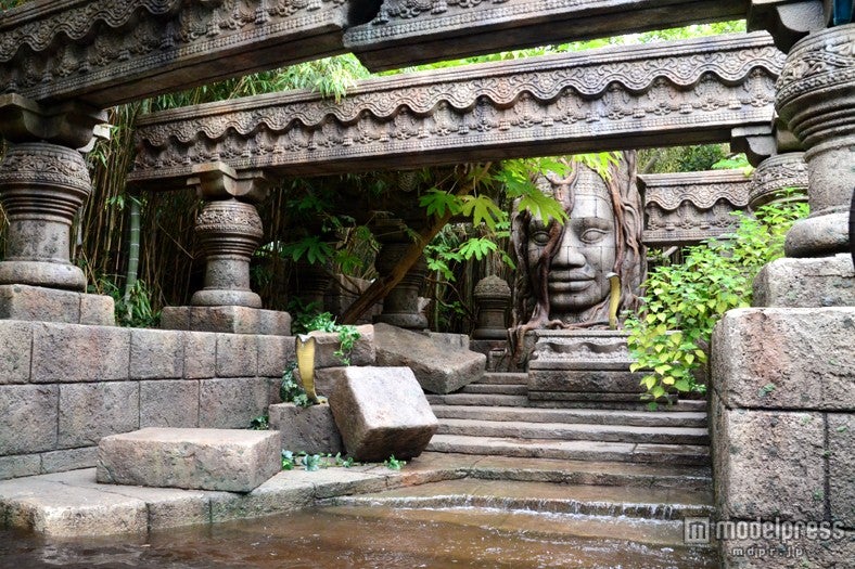 神殿入り口／「ジャングルクルーズ：ワイルドライフ・エクスペディション」