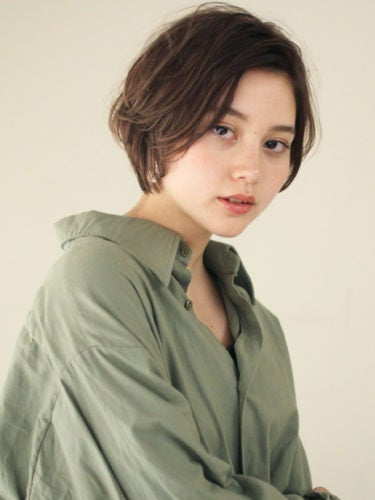 40代 丸顔さん必見のショートボブカタログ 輪郭をシャープに見せて小顔が叶う モデルプレス