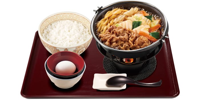 牛すき鍋定食(たまご1個)(ごはんミニ)920円(並盛)950円(ごはん大盛)1,000円(提供写真)