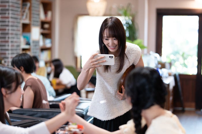 菅井友香「チェイサーゲームW2 美しき天女たち」第1話より(C)「チェイサーゲームW2」製作委員会