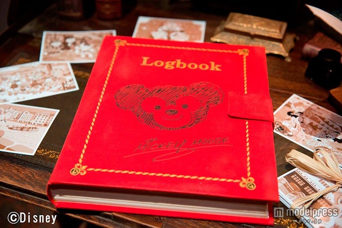 ミッキーが旅の思い出を綴ったログブック(写真はイメージ)