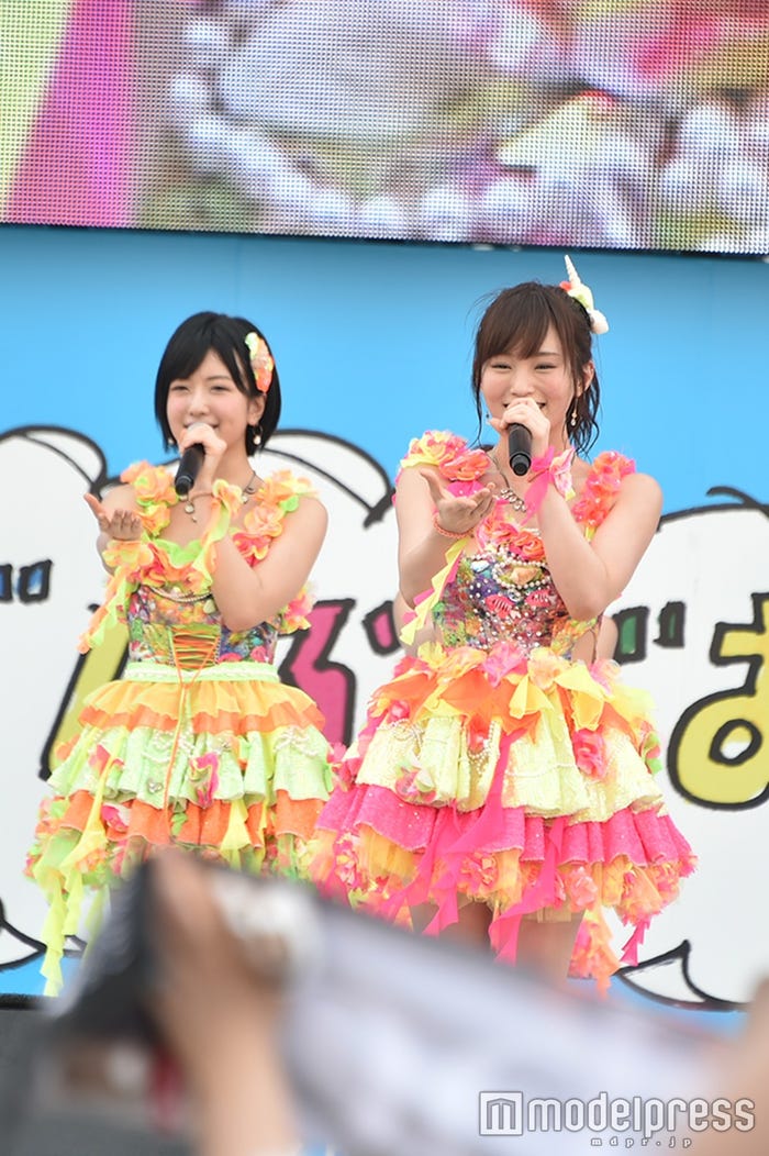 山本彩&須藤凜々花 (C)モデルプレス(C)モデルプレス