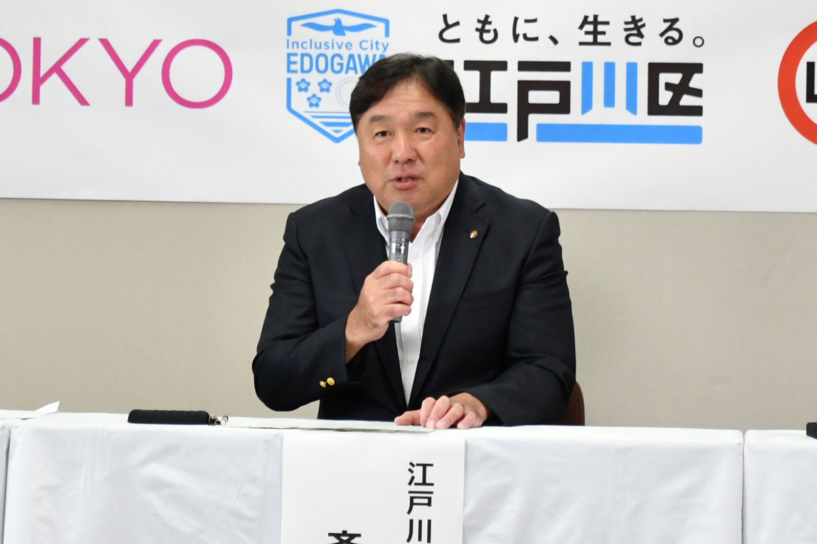 斉藤猛氏（江戸川区長）（C）江戸川区・LDH JAPAN・W TOKYO包括連携協定締結式