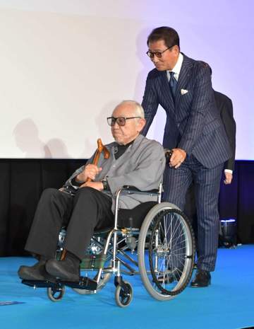 中井貴一が沈痛な思い「大好きな一服を、気兼ねなく楽しまれてください」 倉本聰さん死去、24年「海の沈黙」など倉本作品多数出演