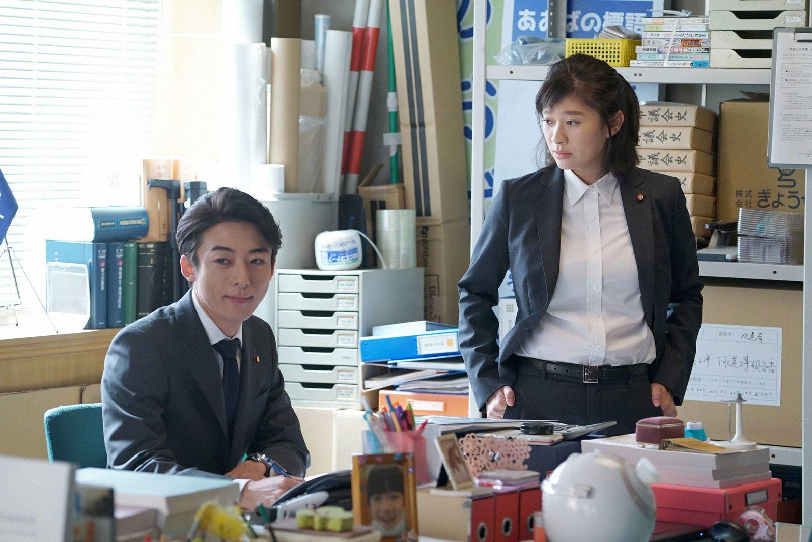 高橋一生、篠原涼子／「民衆の敵」第3話より（C）フジテレビ