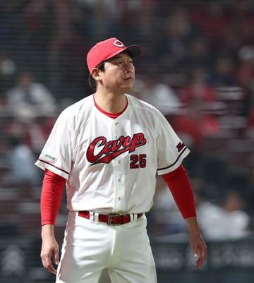 広島・新井監督「子を持つ親として、彼らのことを考えるとすごく苦しくなります」 小園ら4選手戦力外に「温かい目で見守ってあげてほしい」