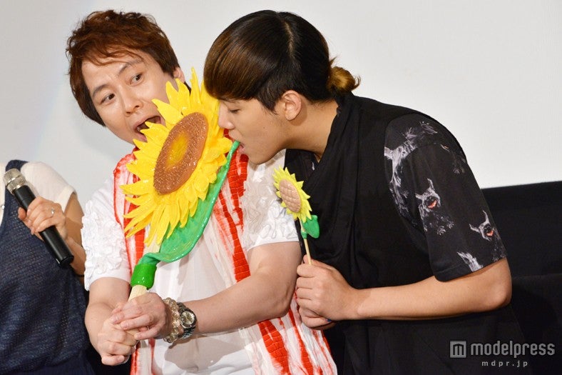 左から：置鮎龍太郎、イ・ホンギ