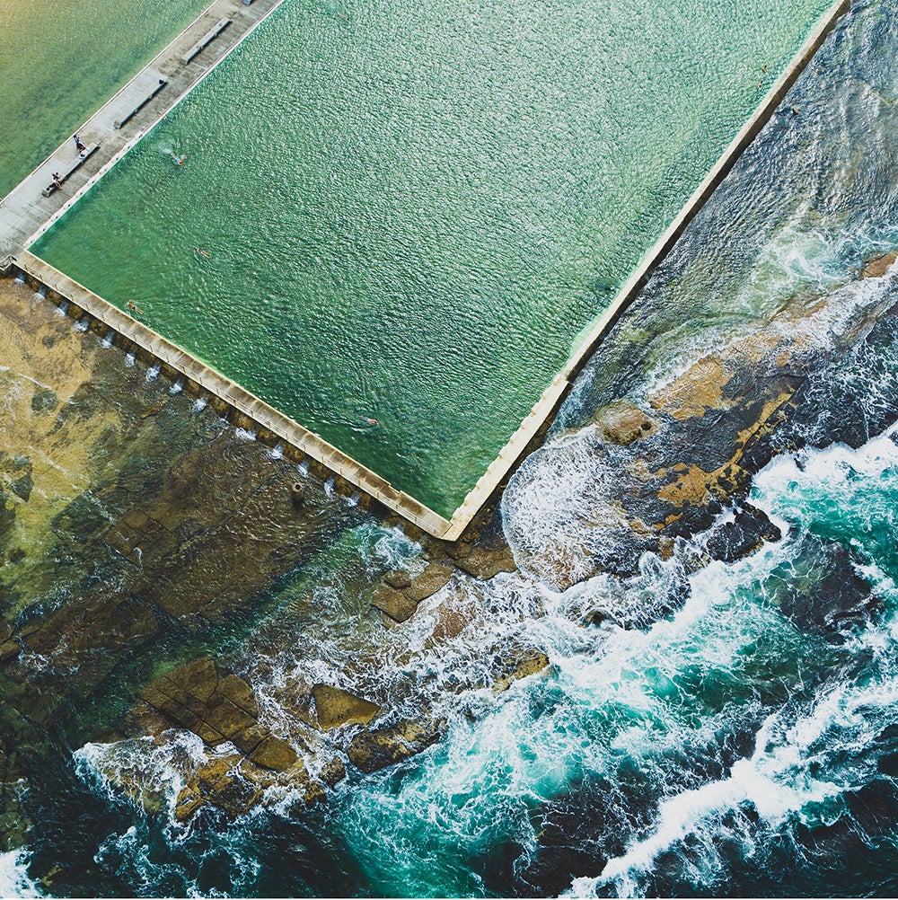 雄大な太平洋を目の前に望むオーシャンバス（海水プール）（C）Destination NSW