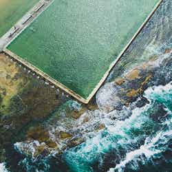 雄大な太平洋を目の前に望むオーシャンバス(海水プール)(C)Destination NSW