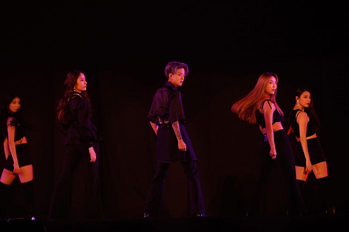 f(x)/「SMTOWN LIVE 2019 IN TOKYO」より(提供写真)