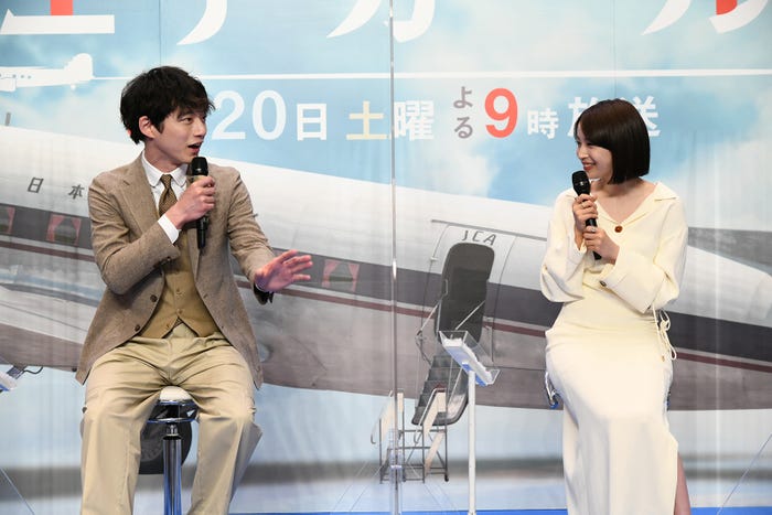 坂口健太郎、広瀬すず(C)テレビ朝日