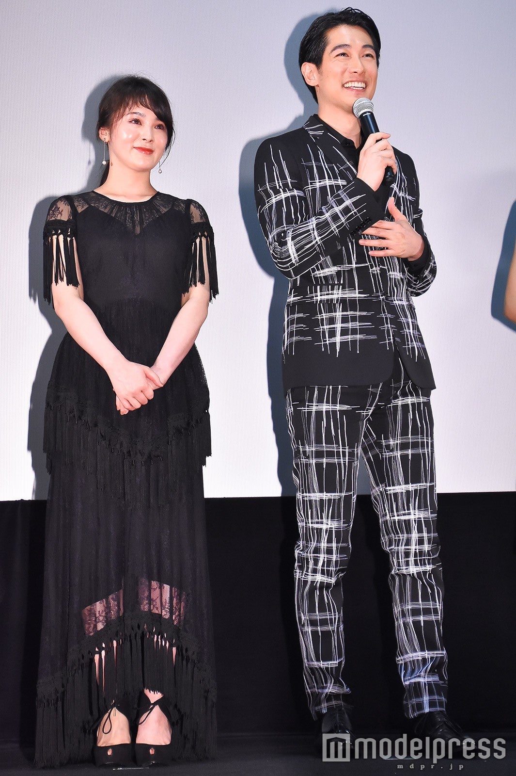 貫地谷しほり、ディーン・フジオカ、 （C）モデルプレス