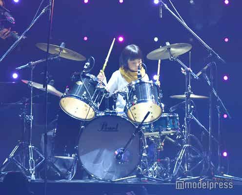 8歳の天才ドラマー・よよか、圧巻のサウンド響かす 紗栄子がランウェイ<TGC2018A/W>