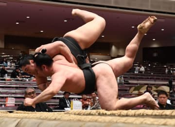 大相撲 東大出身で注目集めた須山が逆転負け「自分に残された時間は少ない」悲壮な覚悟語る