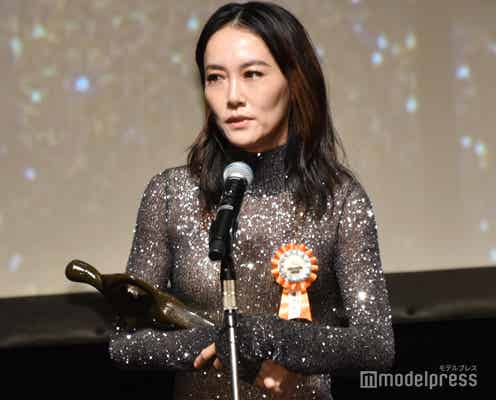 菊地凛子、美ボディライン際立つタイトドレス披露 受賞に感慨「心の励みになった」<第15回TAMA映画賞>