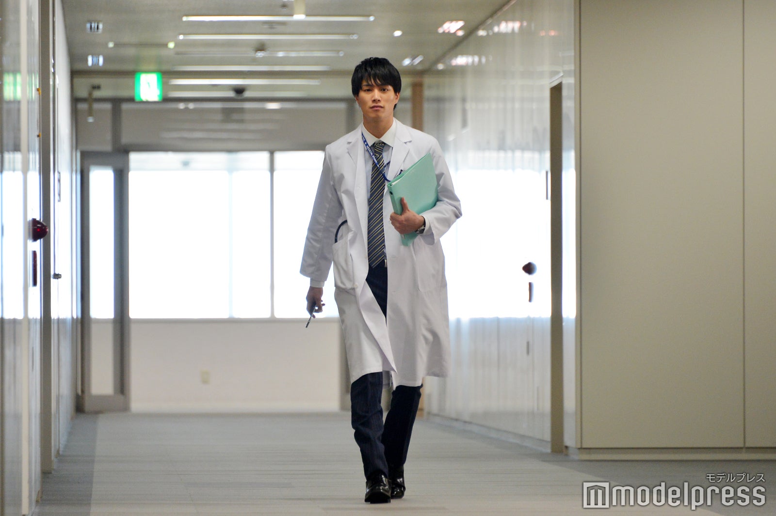 鈴木伸之／ドラマオリジナルCM撮影の様子（C）モデルプレス