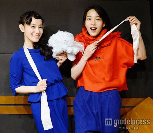 (左から)篠原ともえ、能年玲奈
