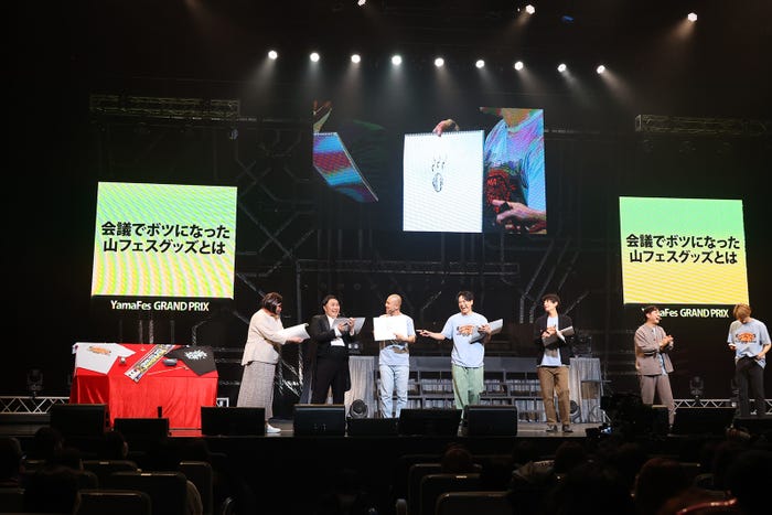 山下健二郎ら (提供写真)