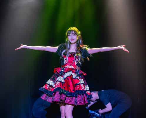 吉沢朱音、生誕祭&ソロマジックショーで魅了 岩田陽菜とのコラボも