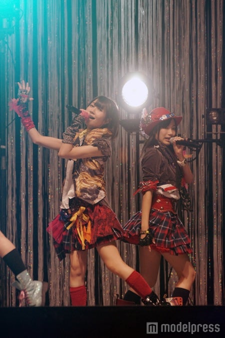 （左から）秦佐和子、矢神久美