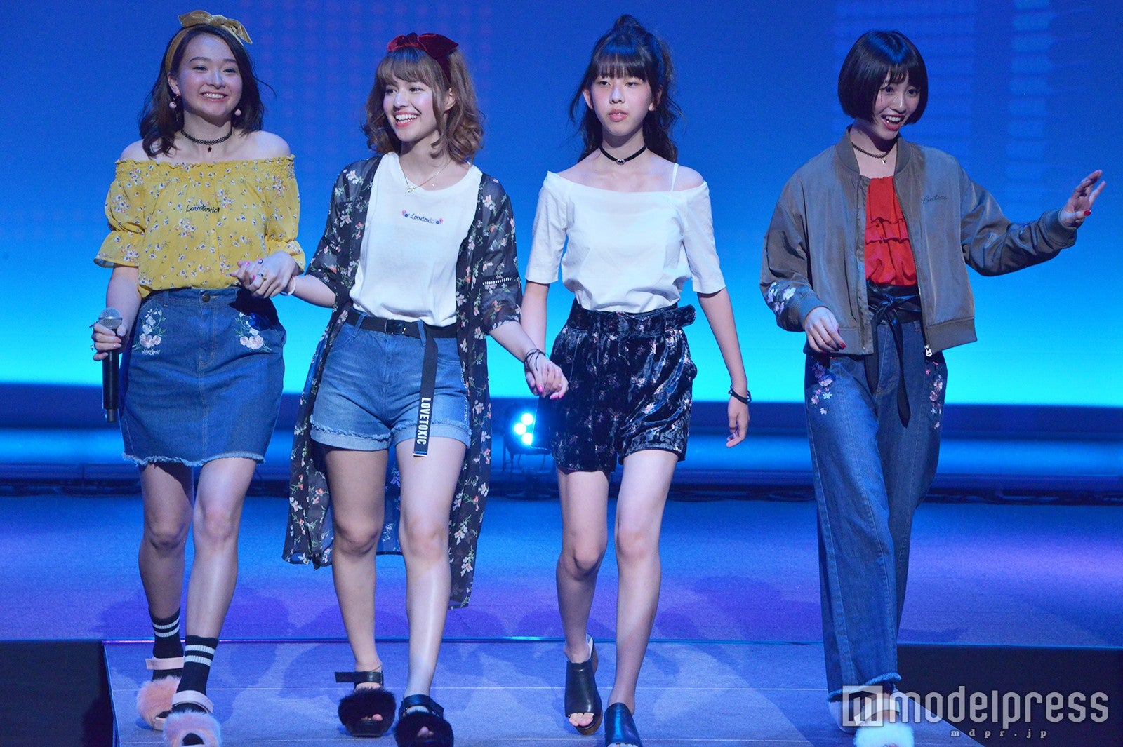 プロデュースステージ／右から2番目が来場者（C）モデルプレス