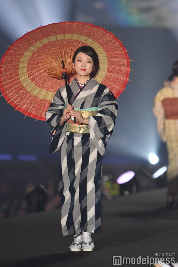 矢吹奈子(C)モデルプレス