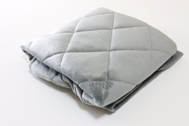 ダイソー USB式ひざ掛け(LGY) ダイソーのUSB式ひざ掛け(LGY)のビジュアル