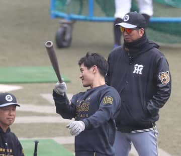 阪神・藤川監督 佐藤輝らWBC組を即起用「止まっているようではダメな時代に入っている」【一問一答】