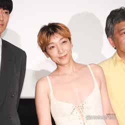 永山瑛太、安藤サクラ、是枝裕和監督（C）モデルプレス