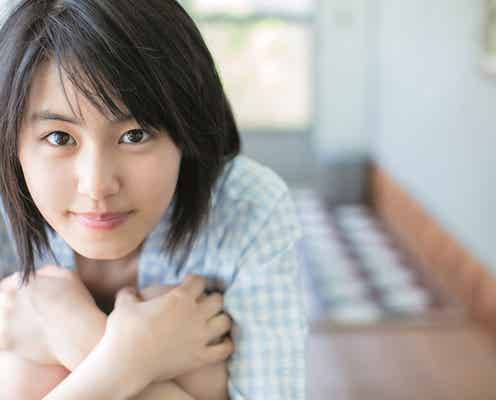 デビュー3ヶ月で「ヤンジャン」表紙に抜擢!小顔・透明感・スラリとのびる手足…竹内愛紗はすべてを持っている!