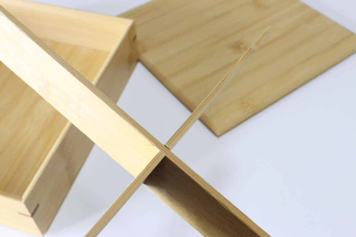 ダイソー 一段重箱(仕切付) ダイソーの一段重箱(仕切付)の仕切り