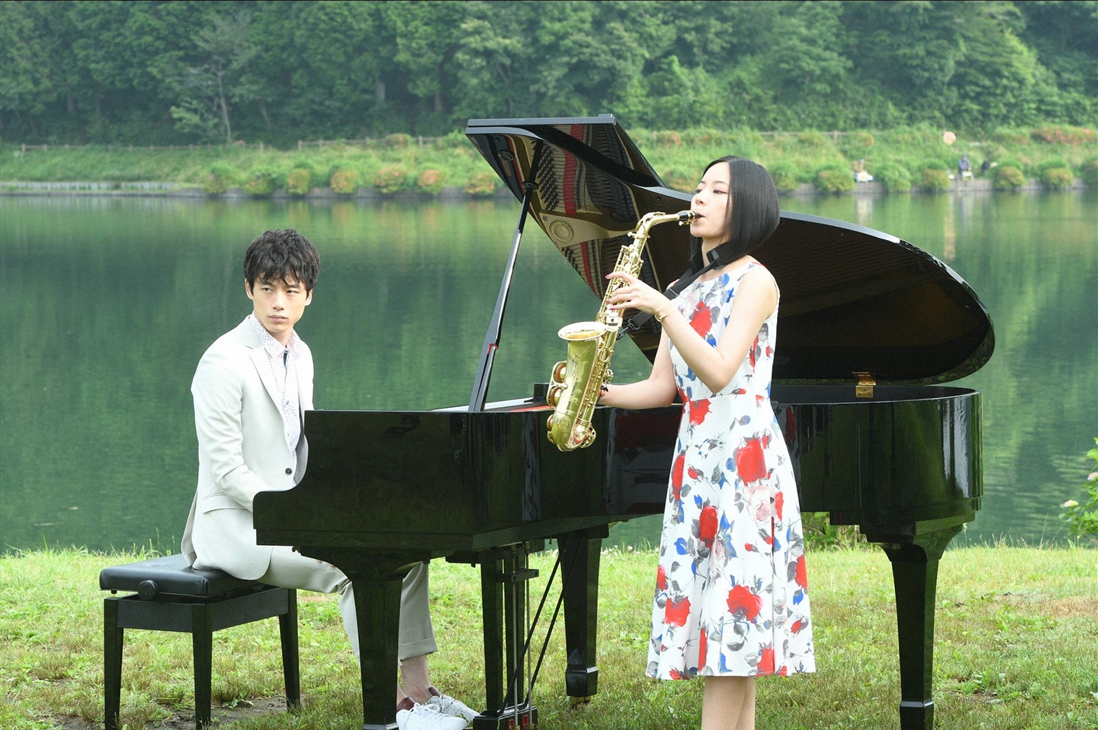 坂口健太郎、大西礼芳／「ごめん、愛してる」第2話より（画像提供：TBS）