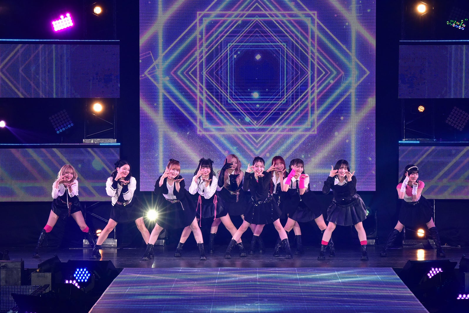 ME:I（C）Rakuten GirlsAward 2024 SPRING／SUMMER