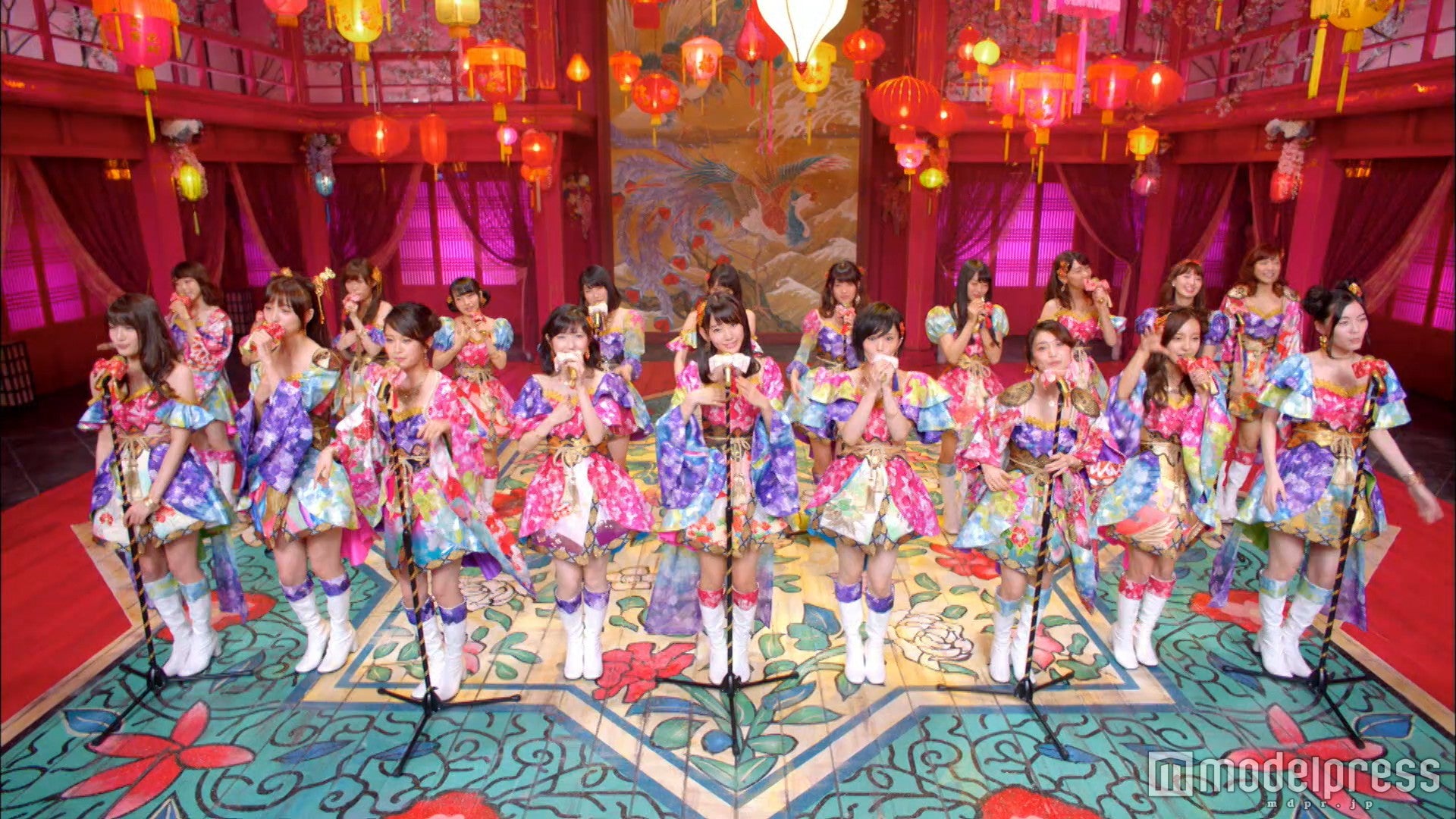 AKB48「君はメロディー」MVより（C）AKS／キングレコード